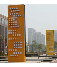 商業(yè)廣場精神堡壘